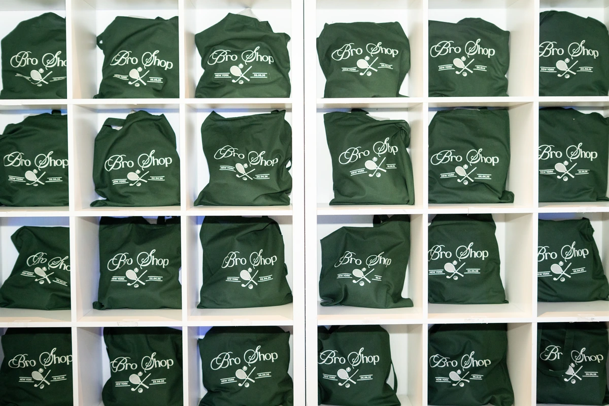 Brody Bro Shop tote display