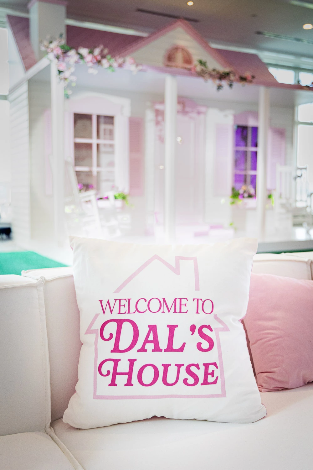 Dalia white Dal’s House pillow